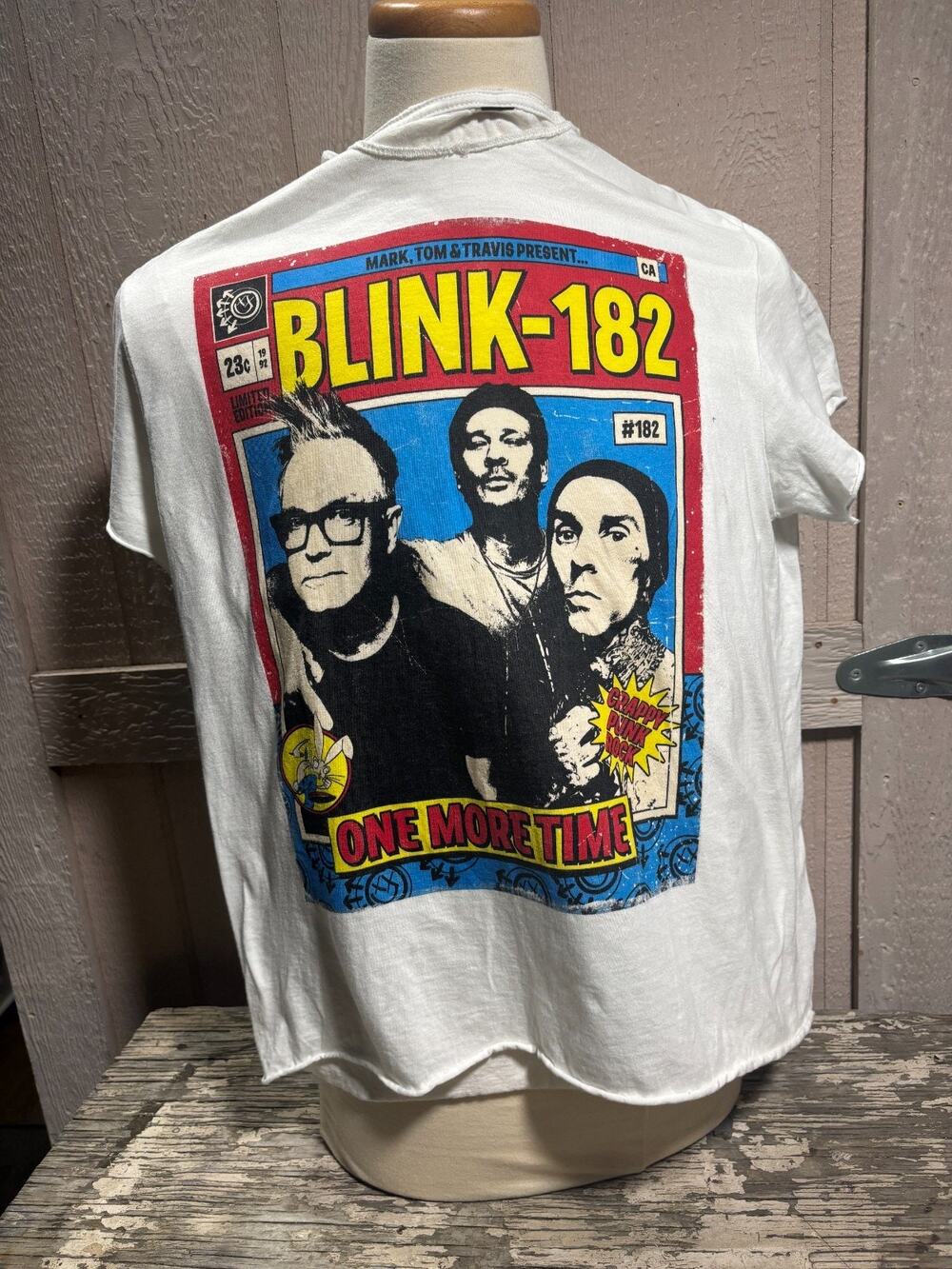 Blink 182 White Distressed T Shirt Size Medium Official rock band pop punk